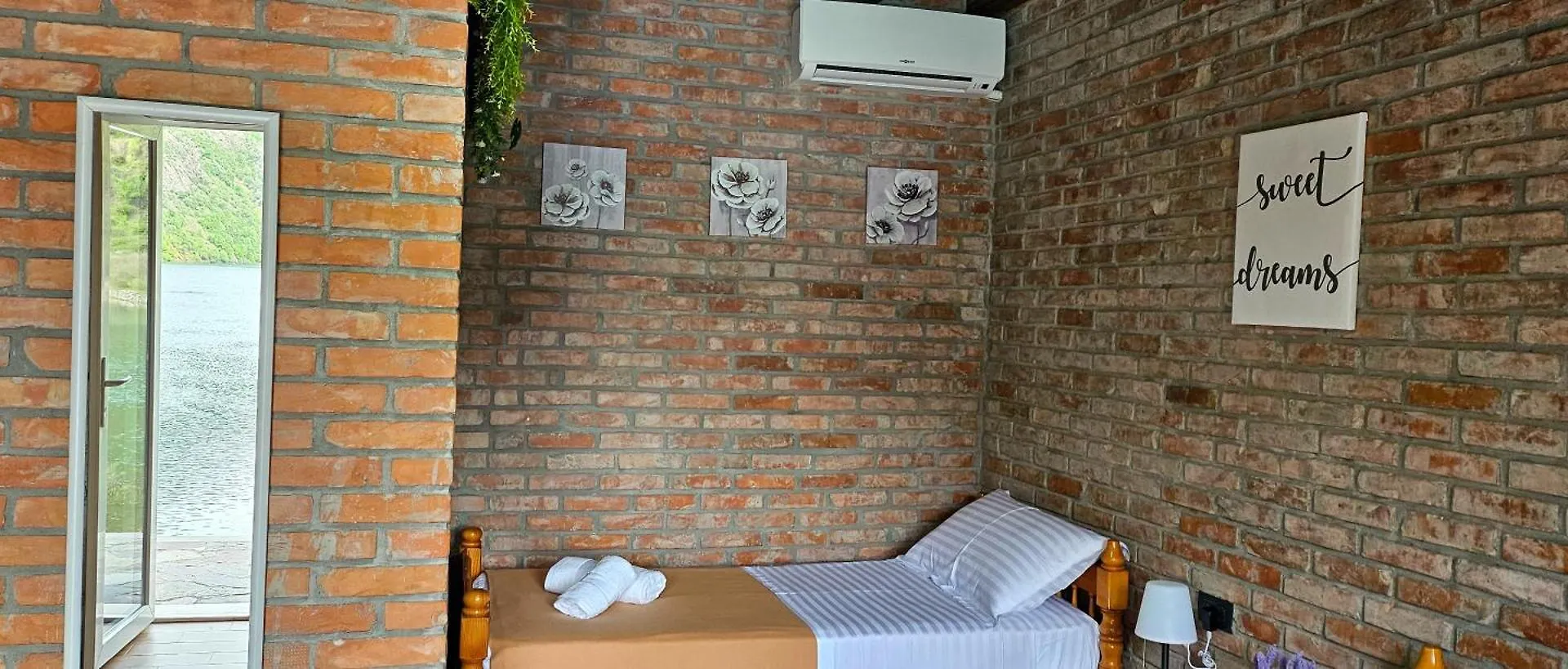 Borealis Guest House Koman 0*,