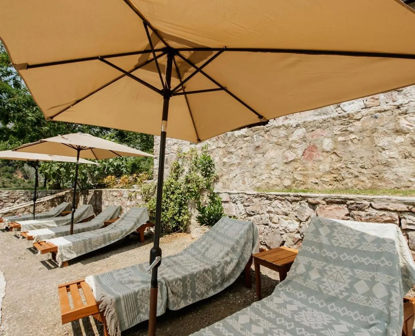 Borealis Guest House Koman