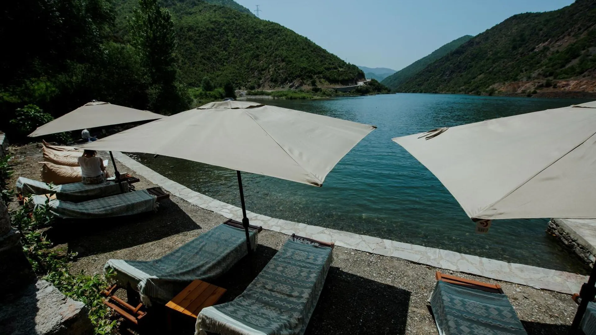 Borealis Guest House Koman