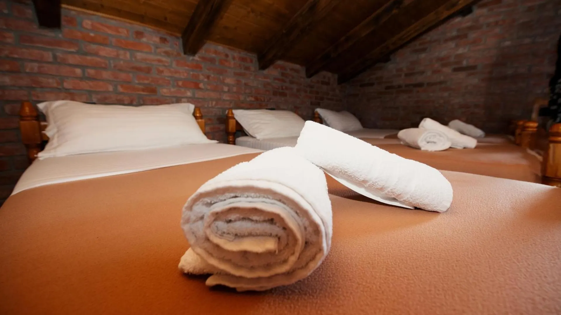 Borealis Guest House Koman