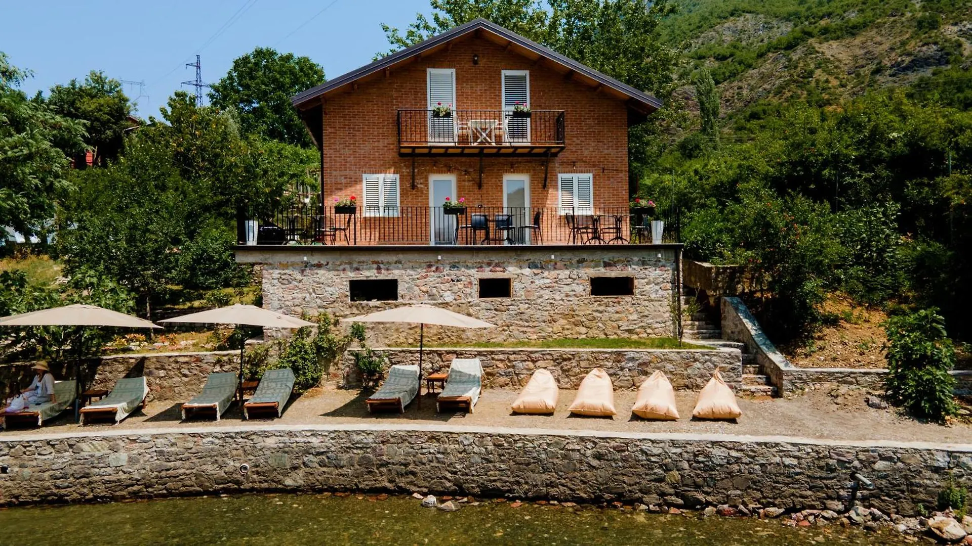 Borealis Guest House Koman Albania