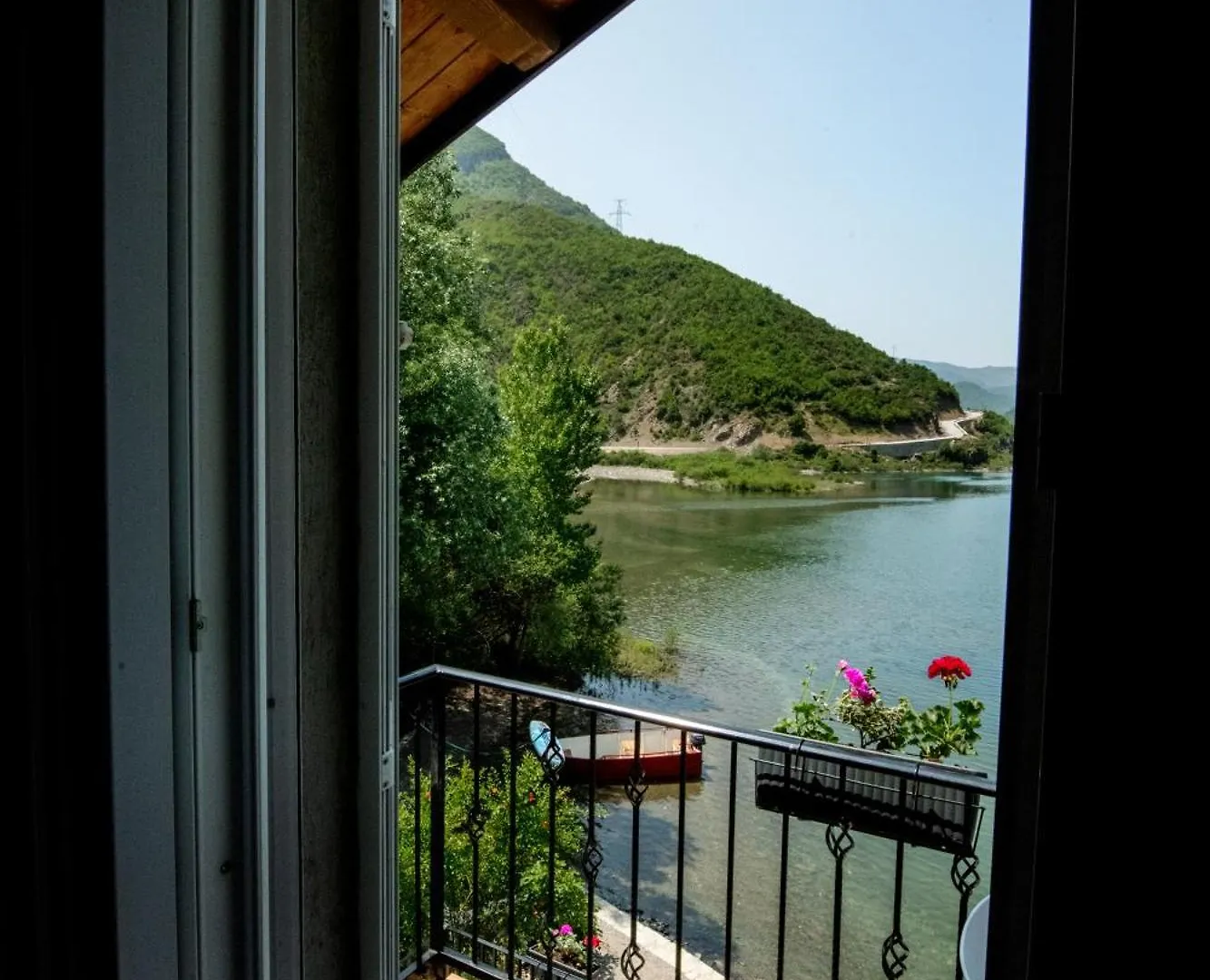 Borealis Guest House Koman 0*,  Albania