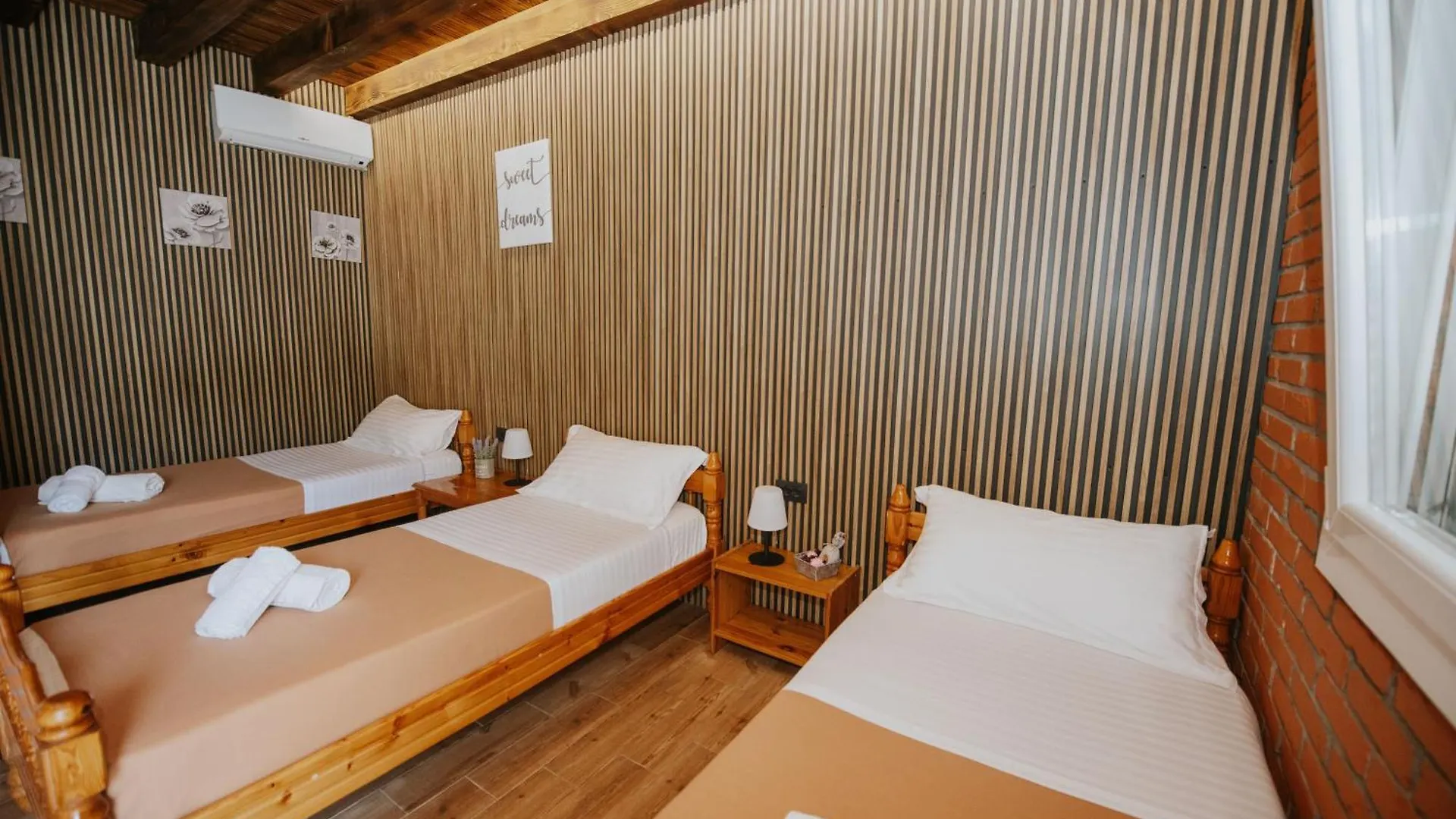 Borealis Guest House Koman Albania