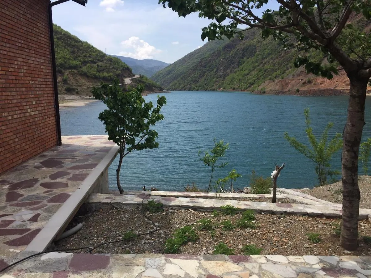 Borealis Guest House Koman