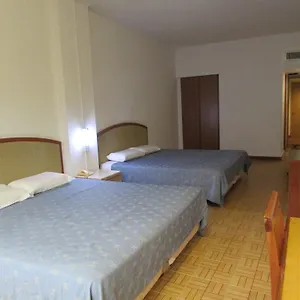 *** Hotel Supreme Singapur